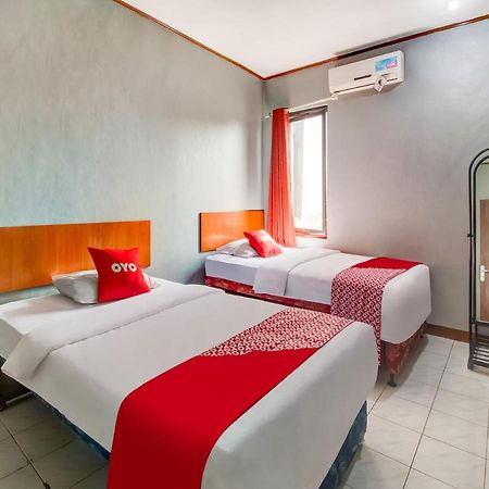 Oyo 3750 Elder Guest House Бандунг Екстер'єр фото