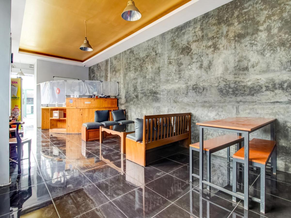 Oyo 3750 Elder Guest House Бандунг Екстер'єр фото