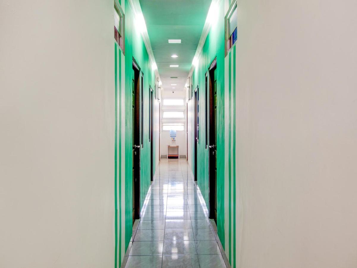 Oyo 3750 Elder Guest House Бандунг Екстер'єр фото